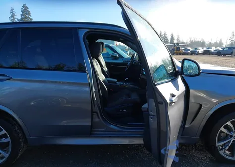 2016 BMW X5 xDrive35I z USA, uszkodzony, nr VIN 5UXKR0C57G0P28025